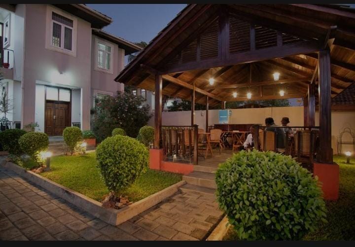 The Highbridge Guest Lodge